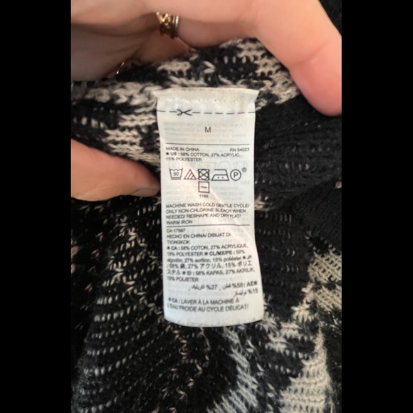 Old Navy • Black & White Aztec Sweater - Picture 4 of 4